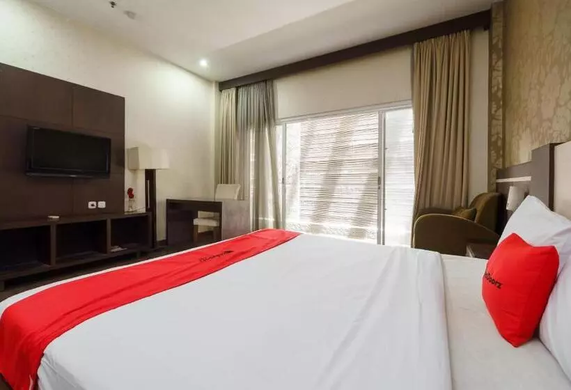 Deluxe Suite, Reddoorz @ Cikarang 2