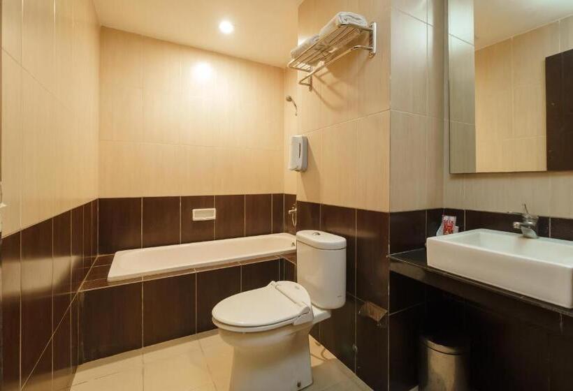 Люкс Повышенной Комфортности, Reddoorz @ Cikarang 2