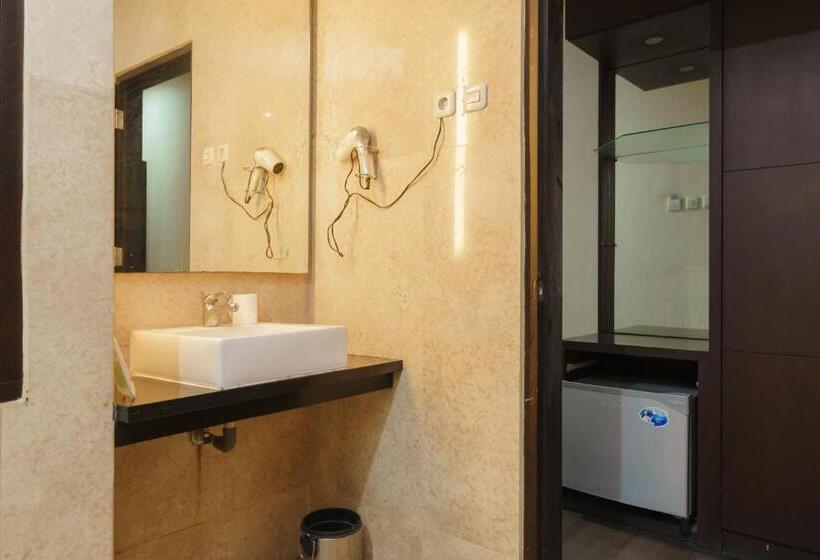 Люкс Повышенной Комфортности, Reddoorz @ Cikarang 2