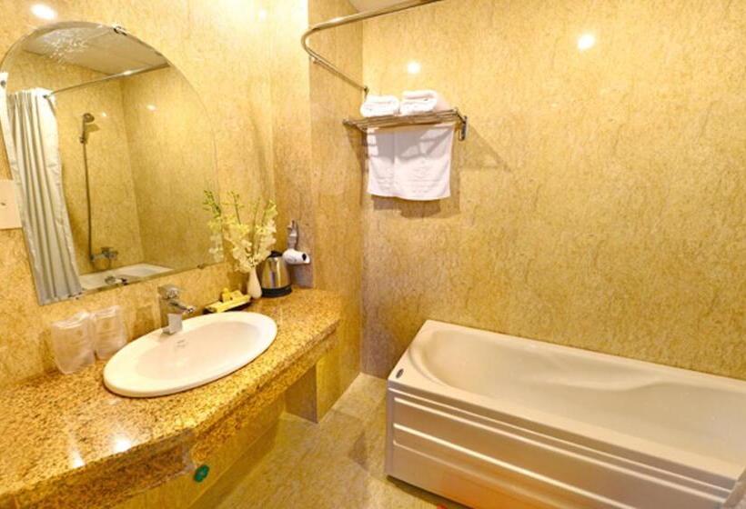 اتاق سوپریور با چشمانداز شهر, Thanh Lich Hue