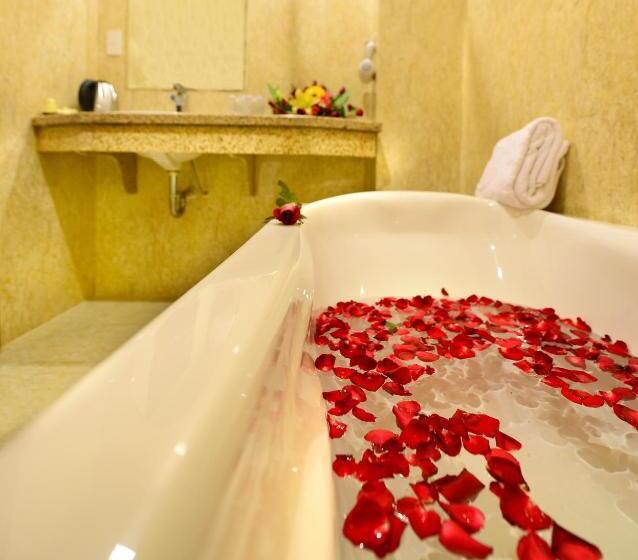 اتاق سوپریور با چشمانداز شهر, Thanh Lich Hue