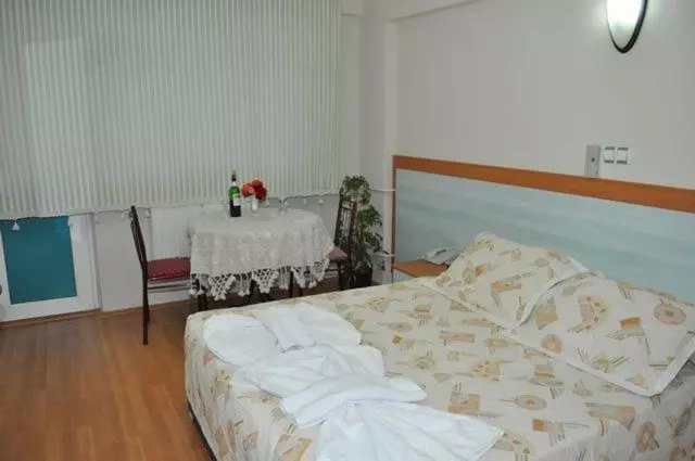 Standard Kolmen Hengen Huone, Uyum