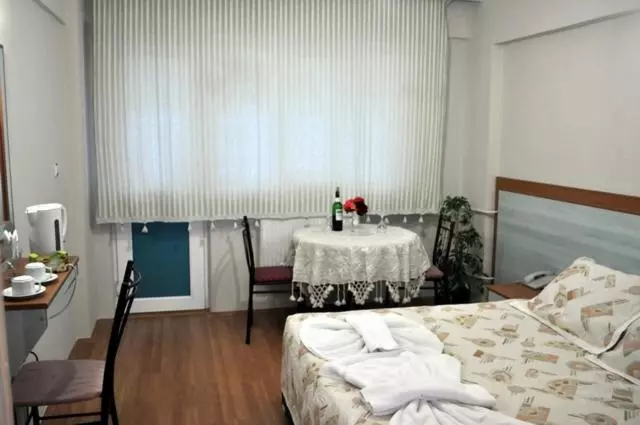 Standard Kolmen Hengen Huone, Uyum