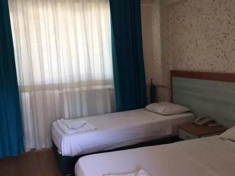 Standard Kolmen Hengen Huone, Uyum