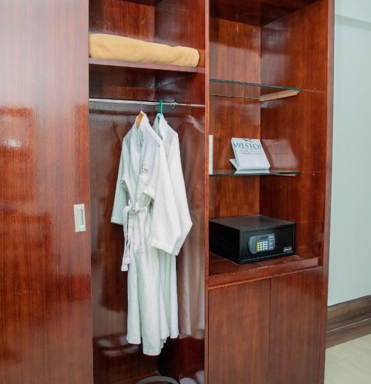 Номер Superior, Weston