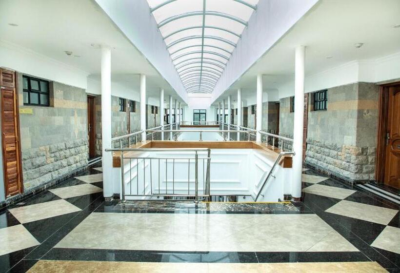 Полулюкс, Weston