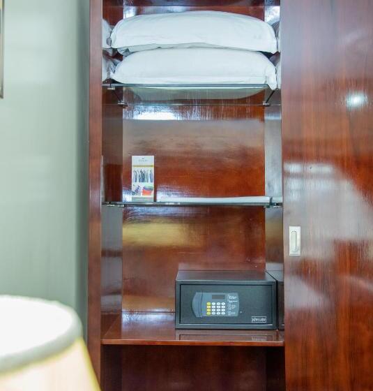 Номер Superior, Weston