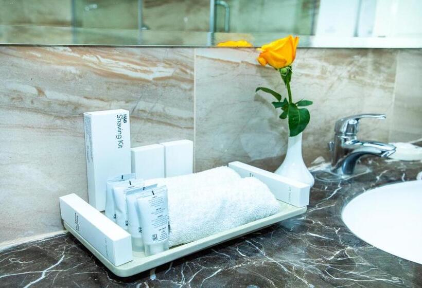 Номер Superior, Weston