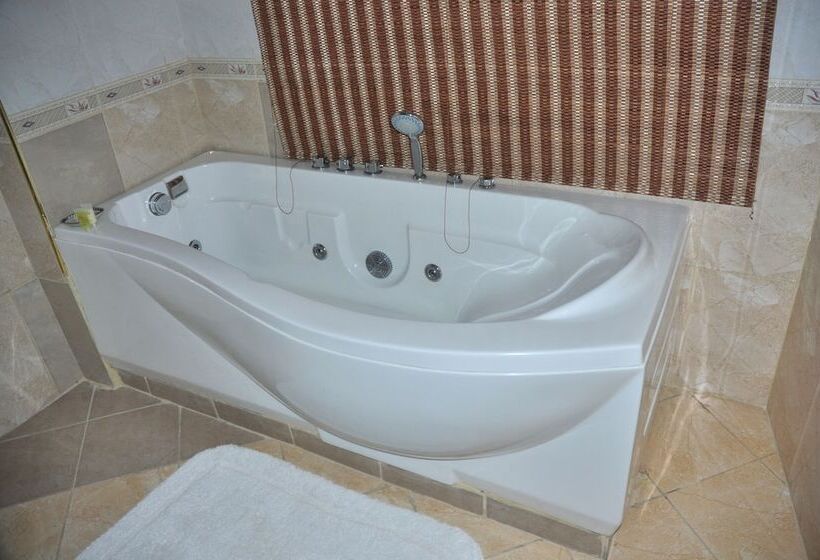 Номер Superior, Weston