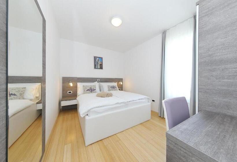 ２ベッドルームのコンフォートアパートメント, Sunnyside Apartments Petrčane