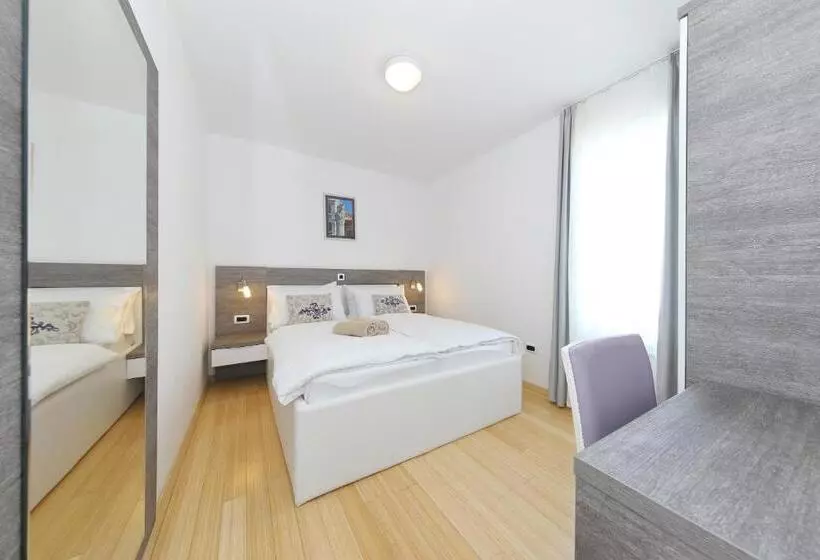 ２ベッドルームのコンフォートアパートメント, Sunnyside Apartments Petrčane