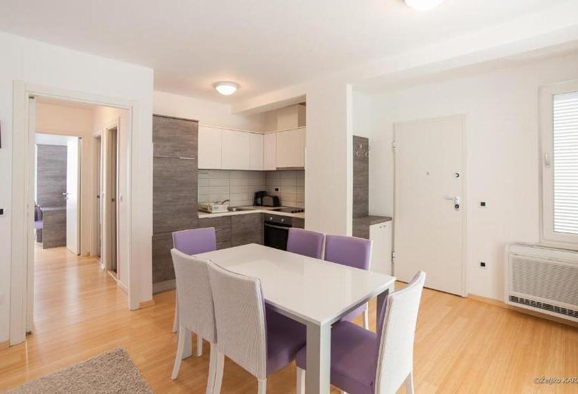 ２ベッドルームのコンフォートアパートメント, Sunnyside Apartments Petrčane