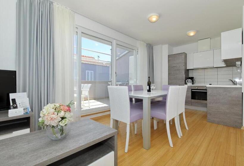 ２ベッドルームのコンフォートアパートメント, Sunnyside Apartments Petrčane