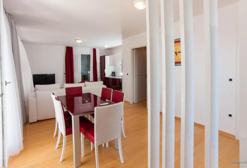 ２ベッドルームのコンフォートアパートメント, Sunnyside Apartments Petrčane