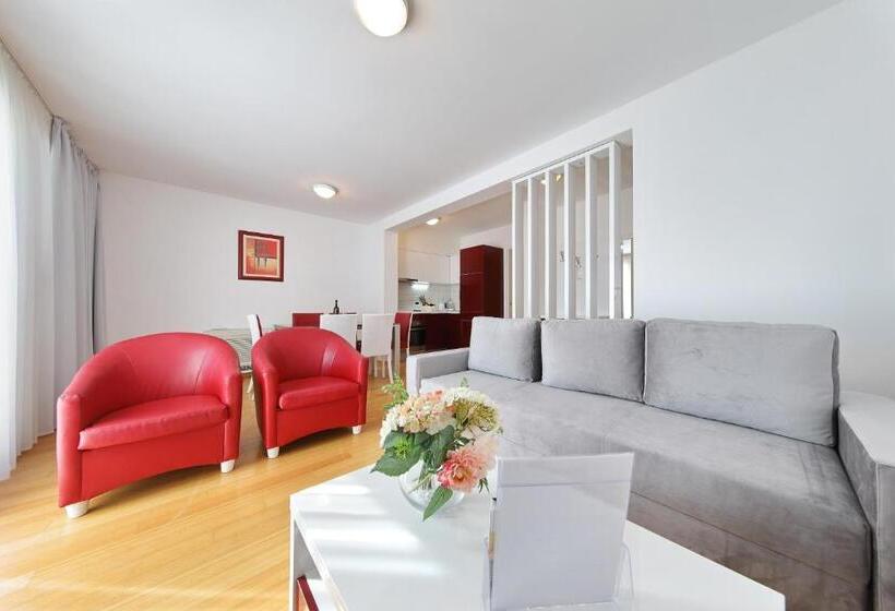 ２ベッドルームのコンフォートアパートメント, Sunnyside Apartments Petrčane