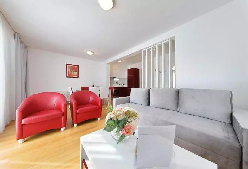 ２ベッドルームのコンフォートアパートメント, Sunnyside Apartments Petrčane