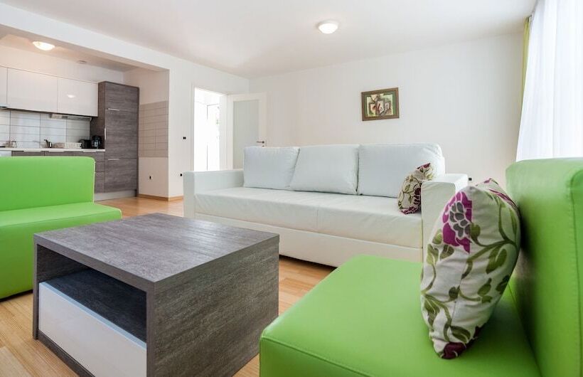 침실 1개 컴포트 아파트, Sunnyside Apartments Petrčane