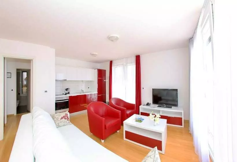 ２ベッドルームのコンフォートアパートメント, Sunnyside Apartments Petrčane