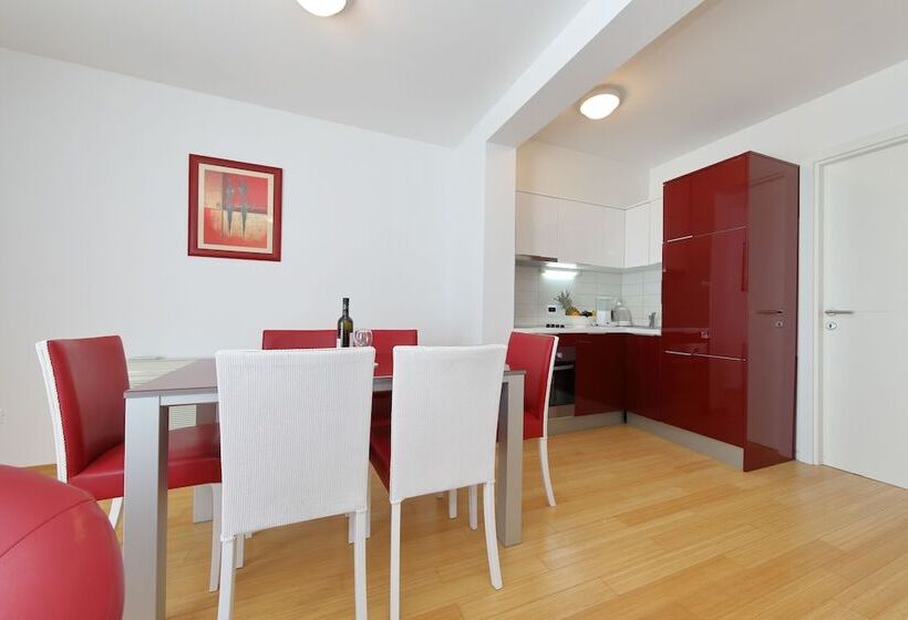 ２ベッドルームのコンフォートアパートメント, Sunnyside Apartments Petrčane