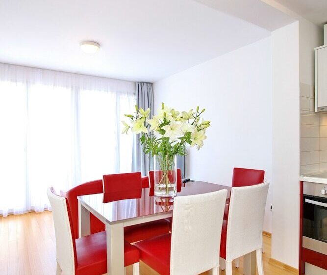 ２ベッドルームのコンフォートアパートメント, Sunnyside Apartments Petrčane