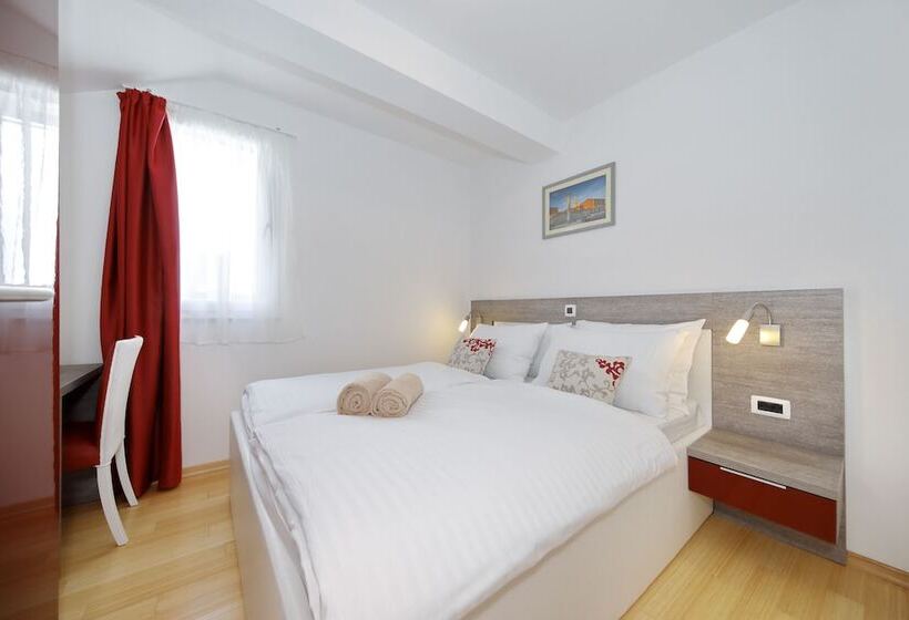 ２ベッドルームのコンフォートアパートメント, Sunnyside Apartments Petrčane