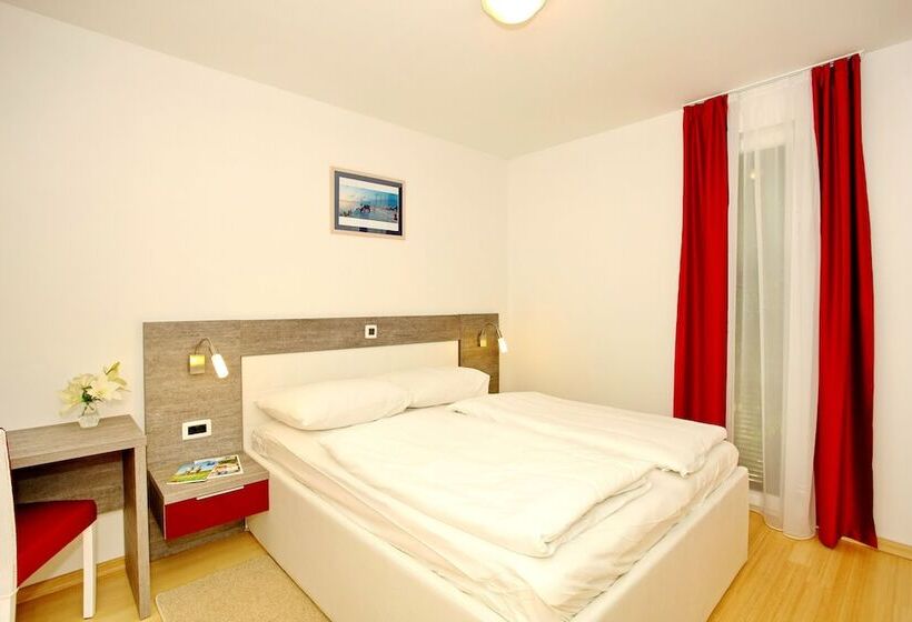 2 베드룸 컴포트 아파트, Sunnyside Apartments Petrčane