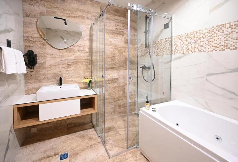 اتاق لوکس, Borovi Forest Resort & Spa