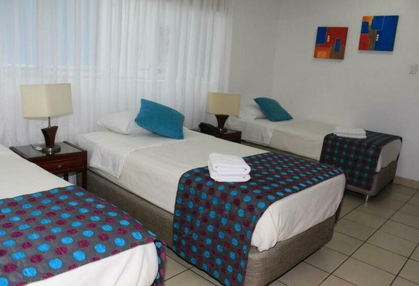 חדר בסיסי לשלושה, Kamani Florencia