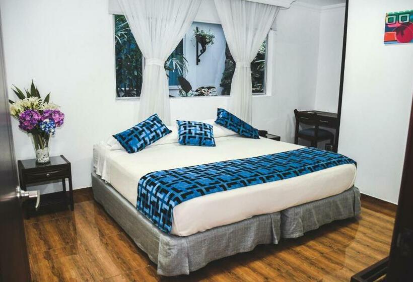 חדר דחוקס עם מיטת קינג, Kamani Florencia