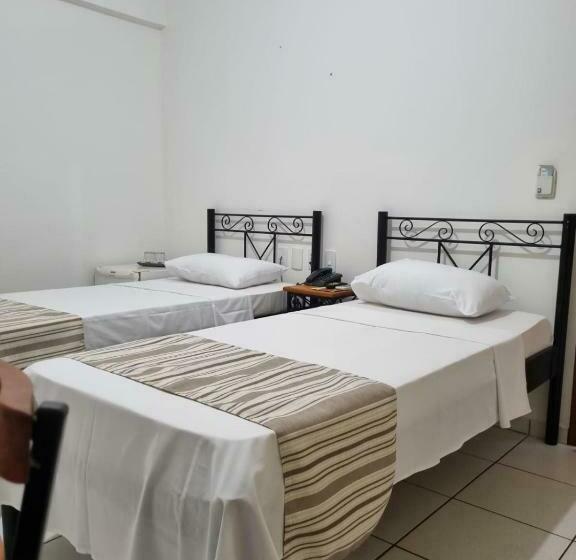 Chambre Triple Standard, Palace Hotel Três Poderes