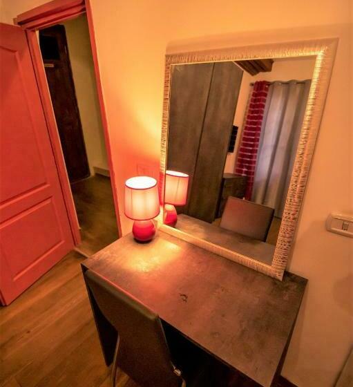 اتاق استاندارد سه نفره, Le Stanze Dei Ghibellini