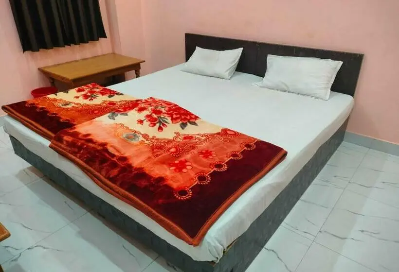 Utcára Néző Deluxe Szoba, Dev Inn Ayodhya