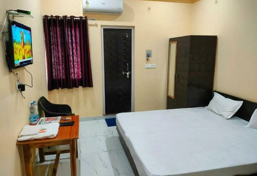 Utcára Néző Deluxe Szoba, Dev Inn Ayodhya
