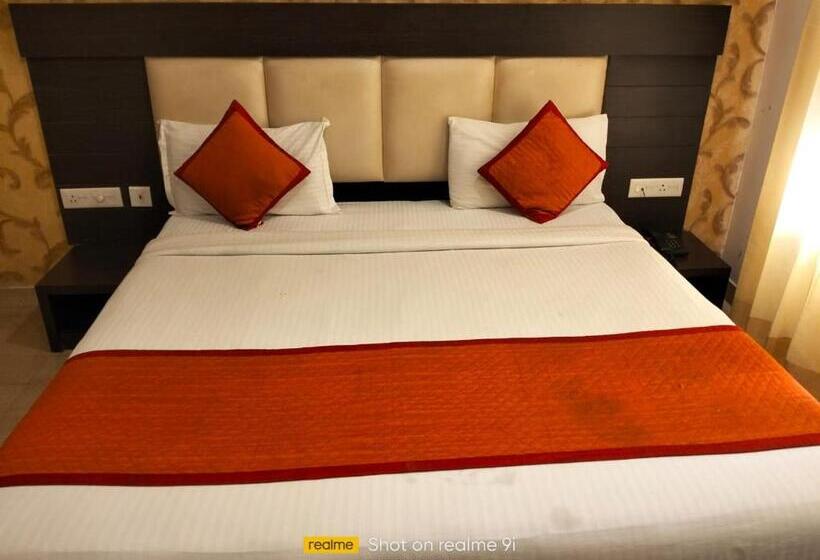 Номер Deluxe, Ashoka Hotel By Wb Inn