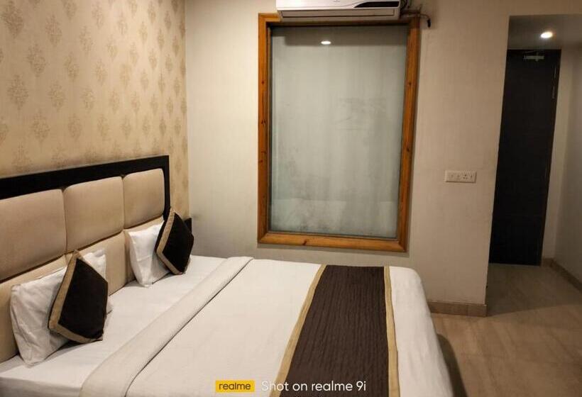 Номер Deluxe, Ashoka Hotel By Wb Inn