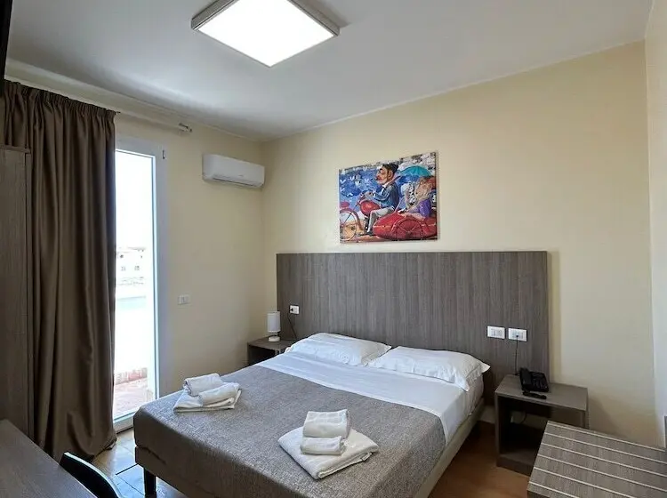 اتاق استاندارد سه نفره, 55 Aira