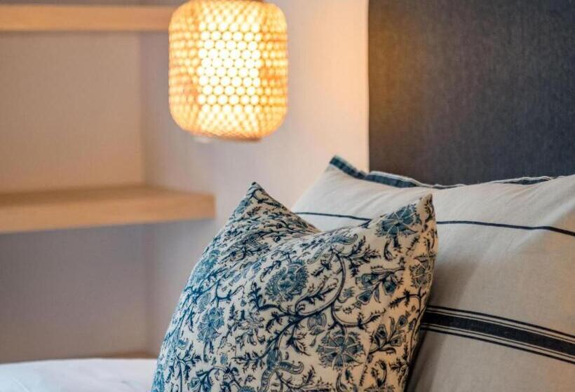 غرفة ديلوكس سرير كينج, Eleven