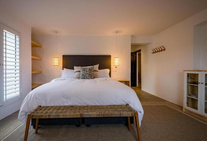 غرفة ديلوكس سرير كينج, Eleven