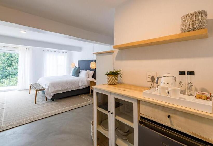 غرفة ديلوكس سرير كينج, Eleven