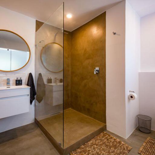 غرفة أساسية, Eleven