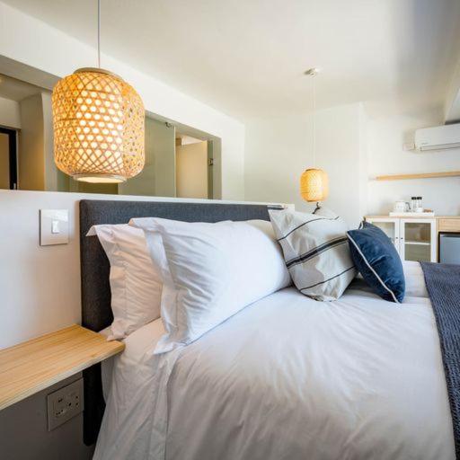 غرفة أساسية, Eleven