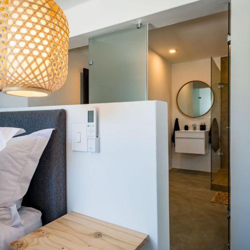 غرفة أساسية, Eleven