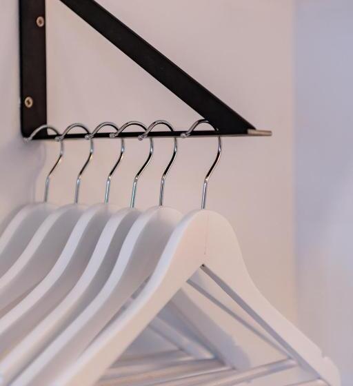 غرفة عائلية, Eleven