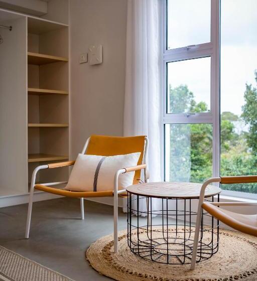 غرفة قياسية سرير كينج, Eleven