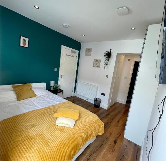 إستوديو قياسى, Beautiful Studio Flat