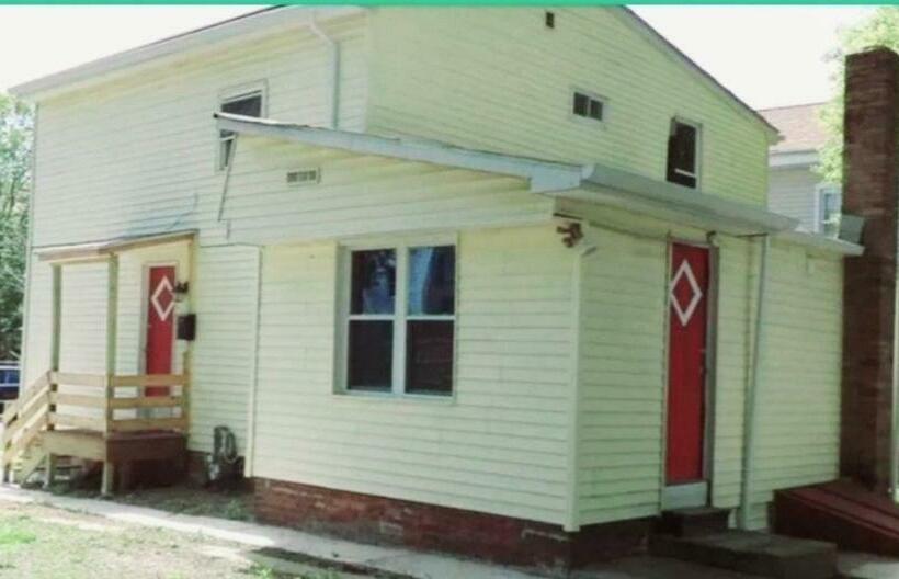 スタンダードルーム, Room In Guest Room Black White Rm By Yale U