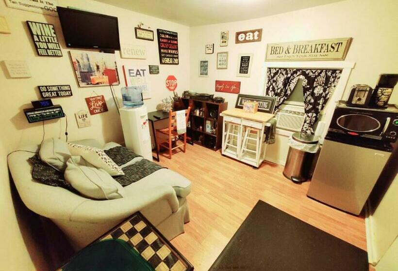 Номер Стандарт, Room In Guest Room   Black White Rm By Yale U