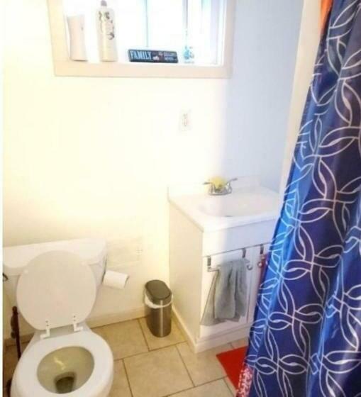 スタンダードルーム, Room In Guest Room Black White Rm By Yale U