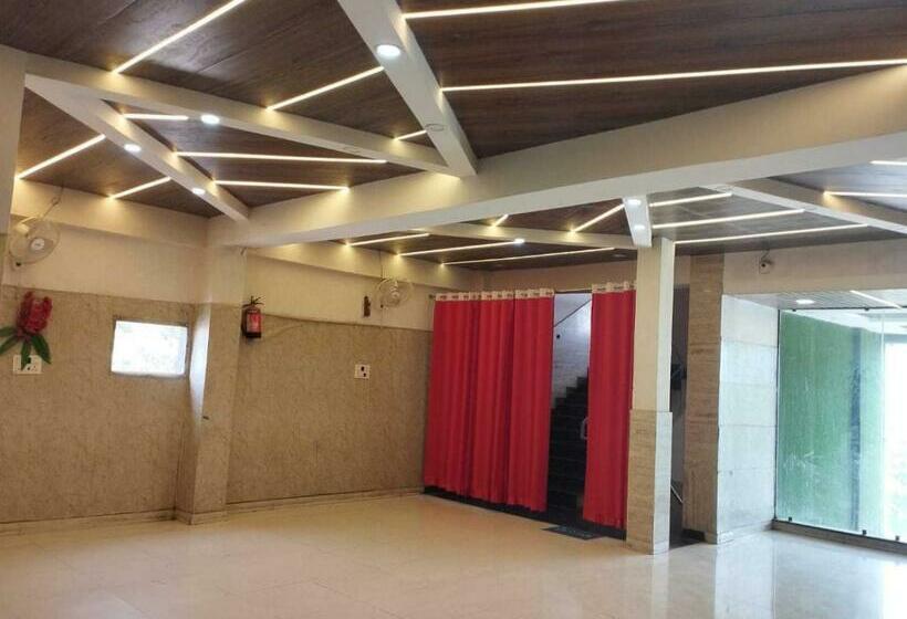 Quarto Triplo Clássico, Oyo 70230  Rajeshwari Plaza