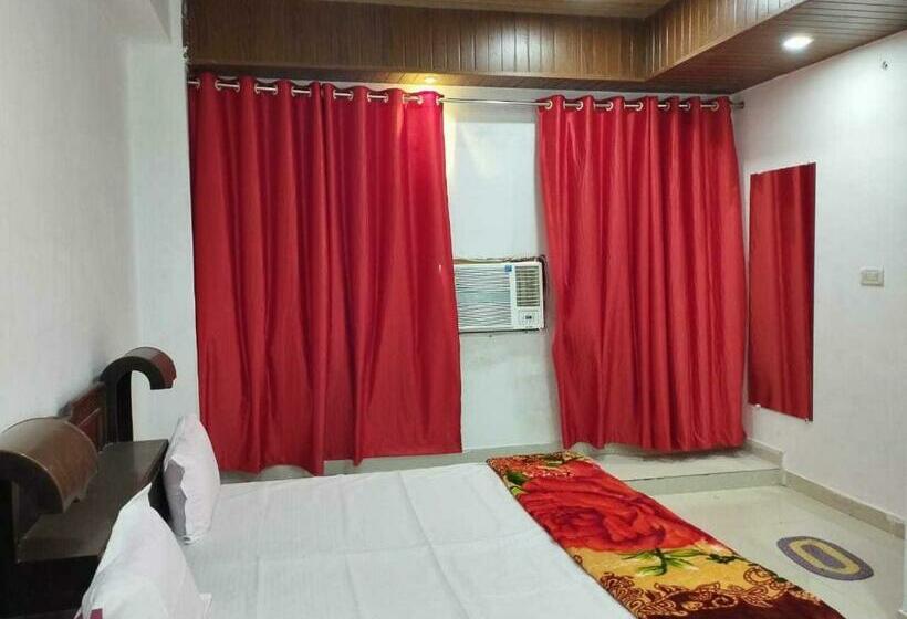 Quarto Triplo Clássico, Oyo 70230  Rajeshwari Plaza